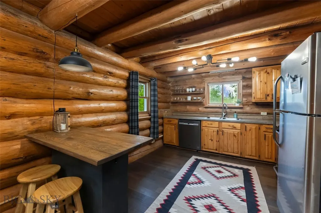 537 Jardine Road Jardine MT 59030