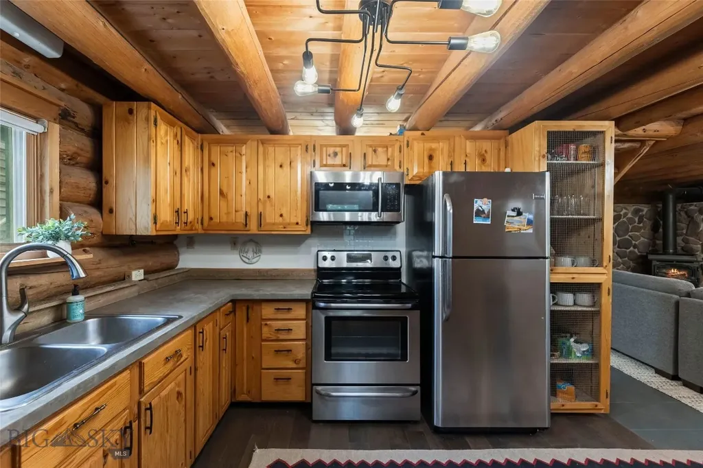 537 Jardine Road Jardine MT 59030