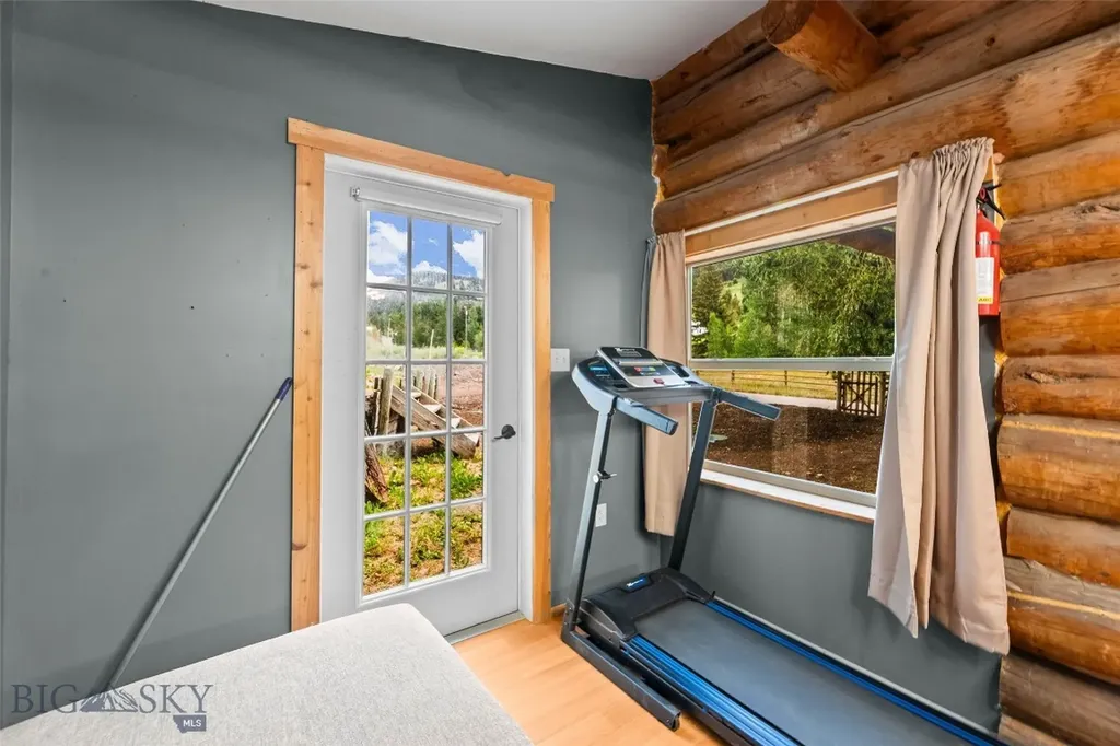 537 Jardine Road Jardine MT 59030