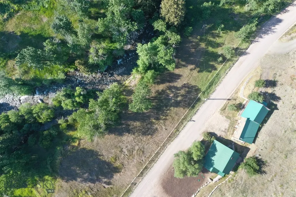 537 Jardine Road Jardine MT 59030