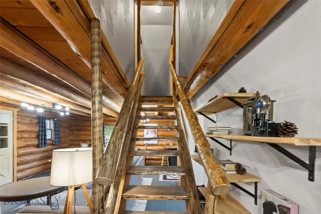 537 Jardine Road Jardine MT 59030