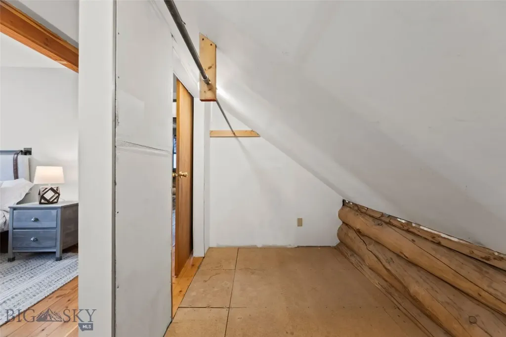 537 Jardine Road Jardine MT 59030