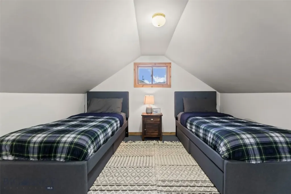537 Jardine Road Jardine MT 59030