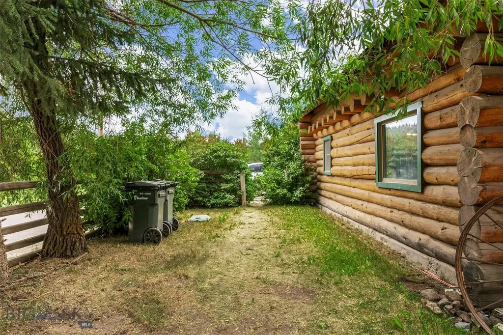 537 Jardine Road Jardine MT 59030