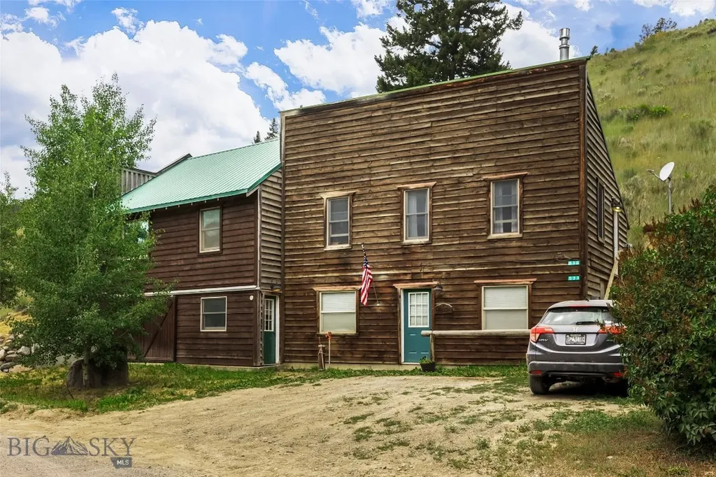 537 Jardine Road Jardine MT 59030