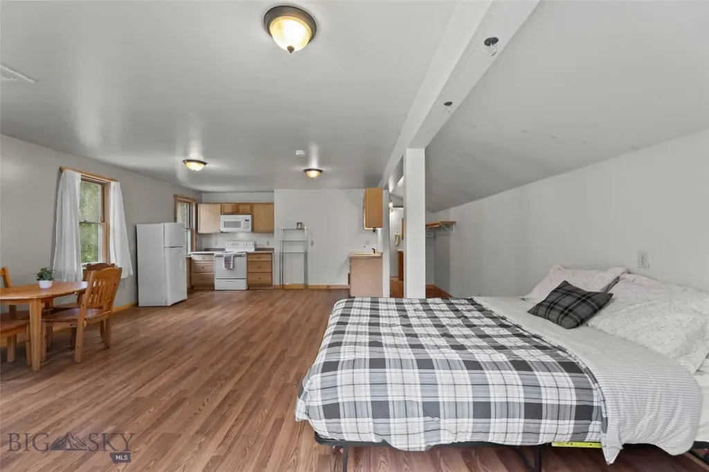 537 Jardine Road Jardine MT 59030
