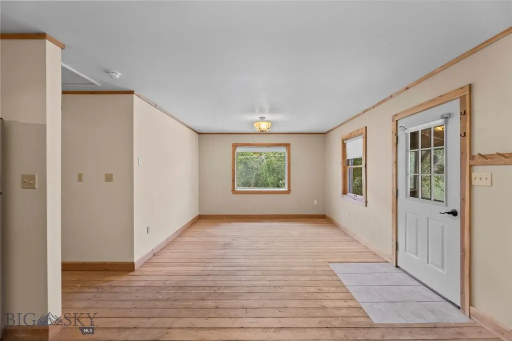 537 Jardine Road Jardine MT 59030