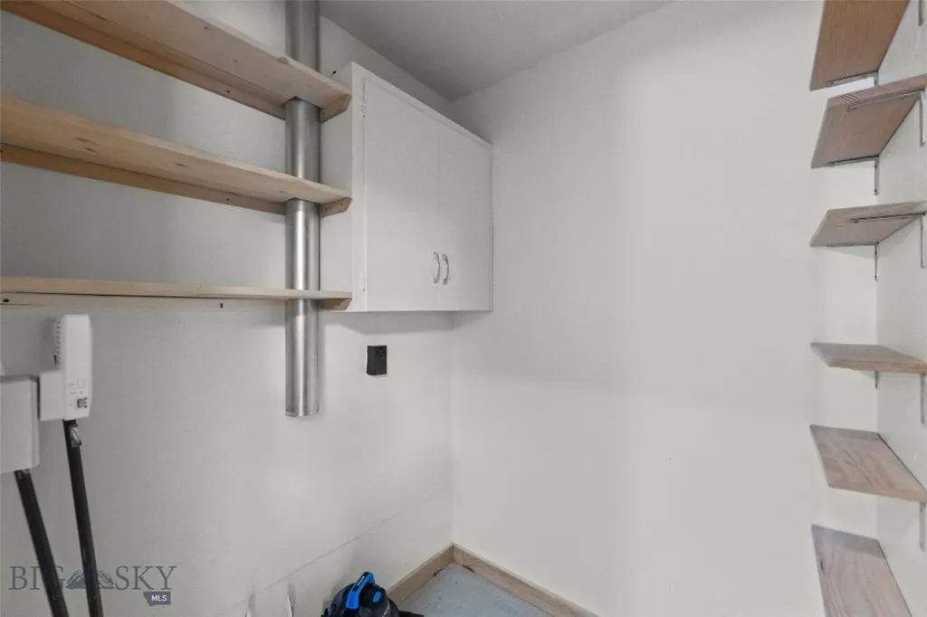 537 Jardine Road Jardine MT 59030