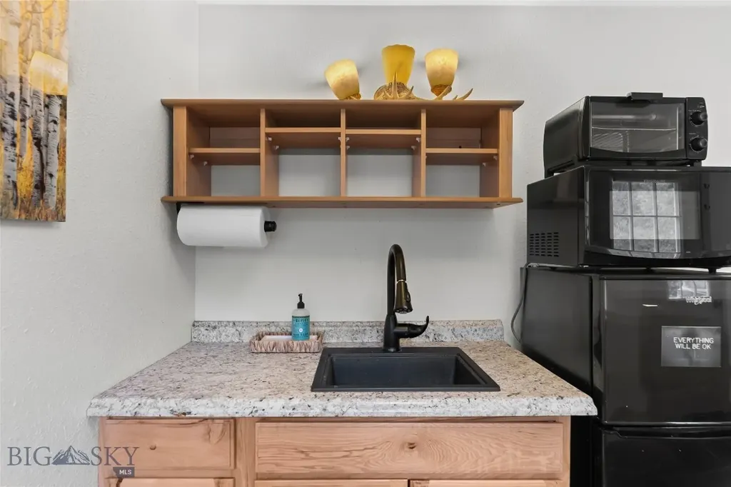 537 Jardine Road Jardine MT 59030