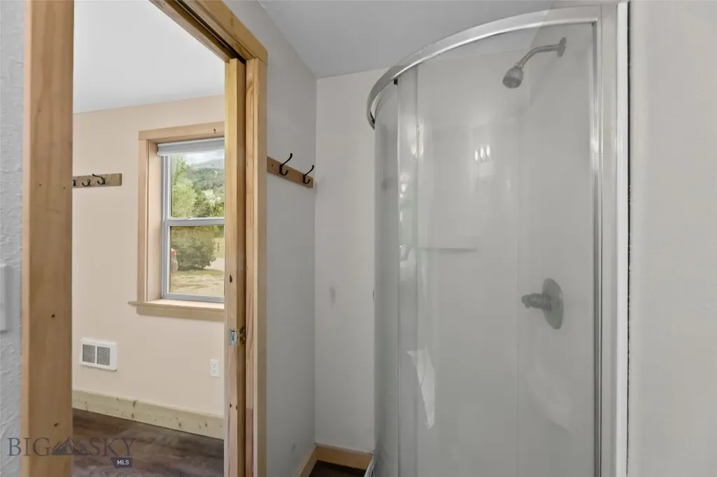 537 Jardine Road Jardine MT 59030