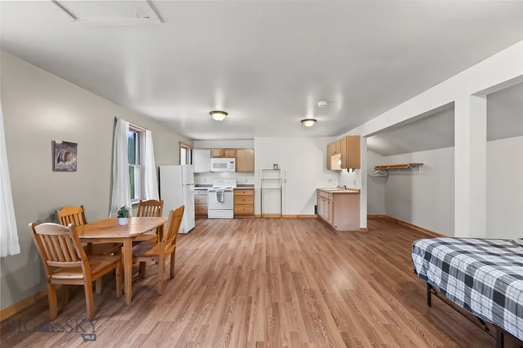 537 Jardine Road Jardine MT 59030