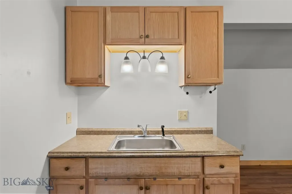 537 Jardine Road Jardine MT 59030