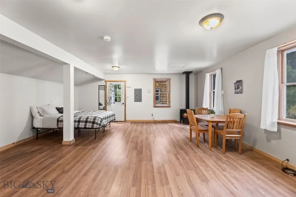 537 Jardine Road Jardine MT 59030