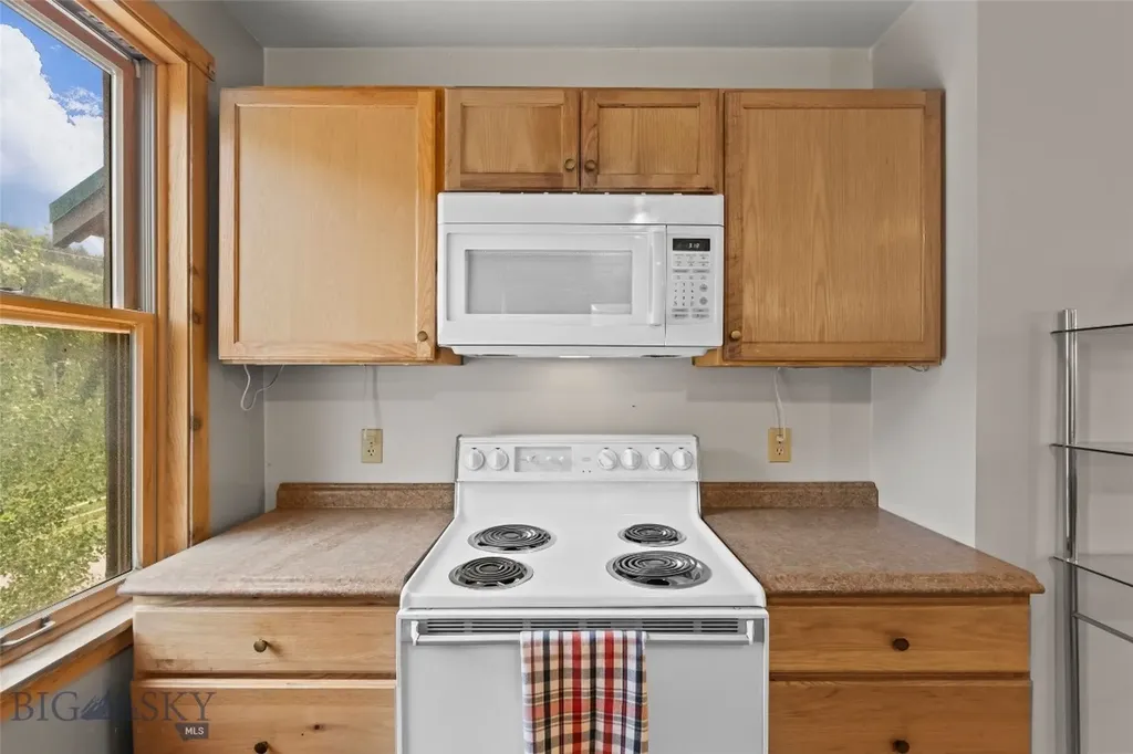 537 Jardine Road Jardine MT 59030