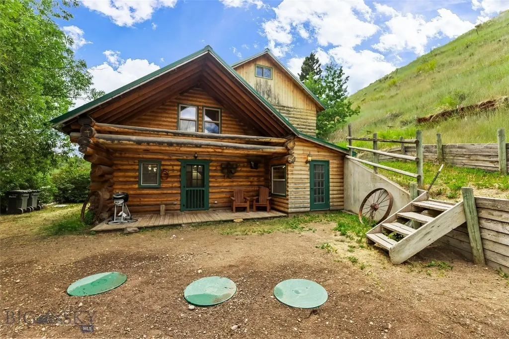 537 Jardine Road Jardine MT 59030