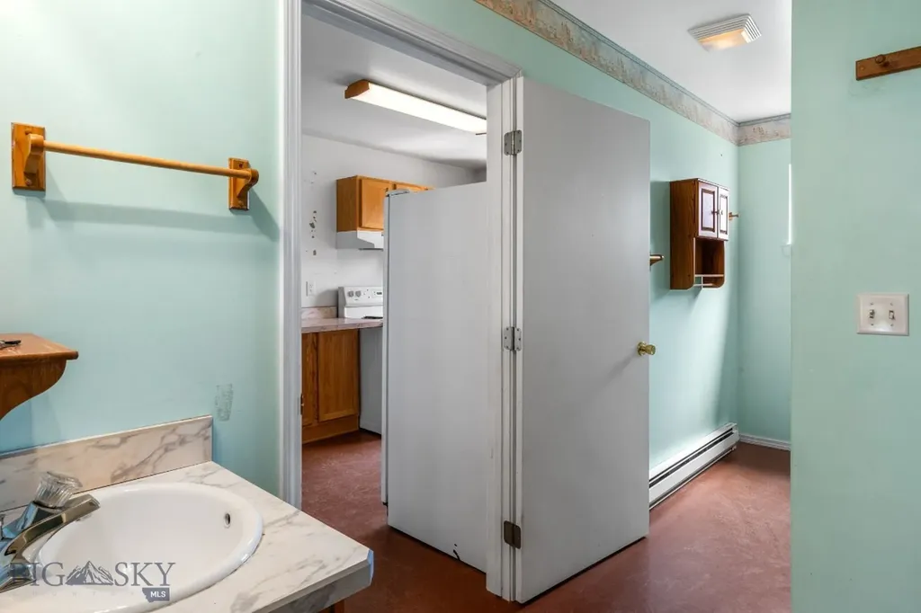 6385 Mount Highway 41 Whitehall MT 59759