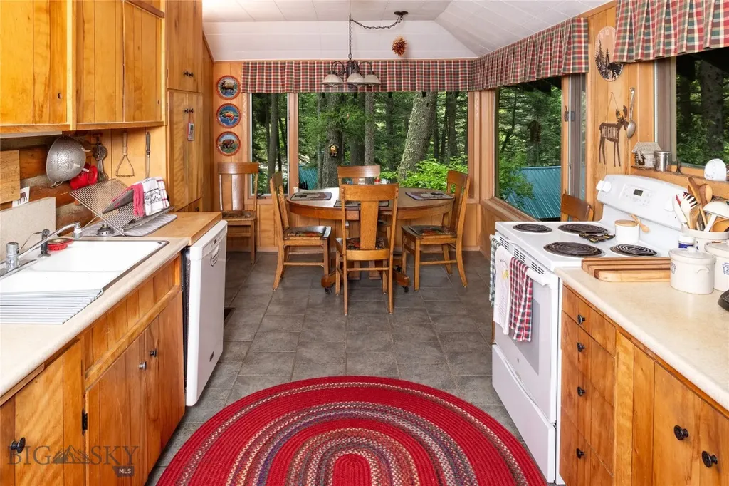 64370 Gallatin Road Gallatin Gateway MT 59730