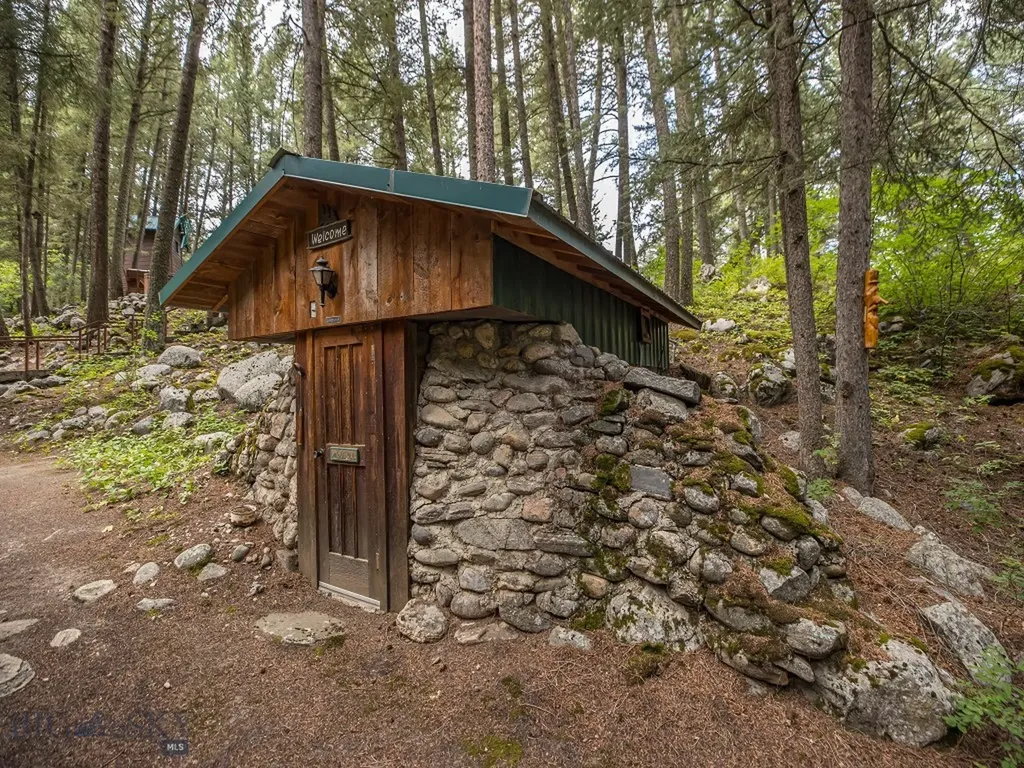 64370 Gallatin Road Gallatin Gateway MT 59730