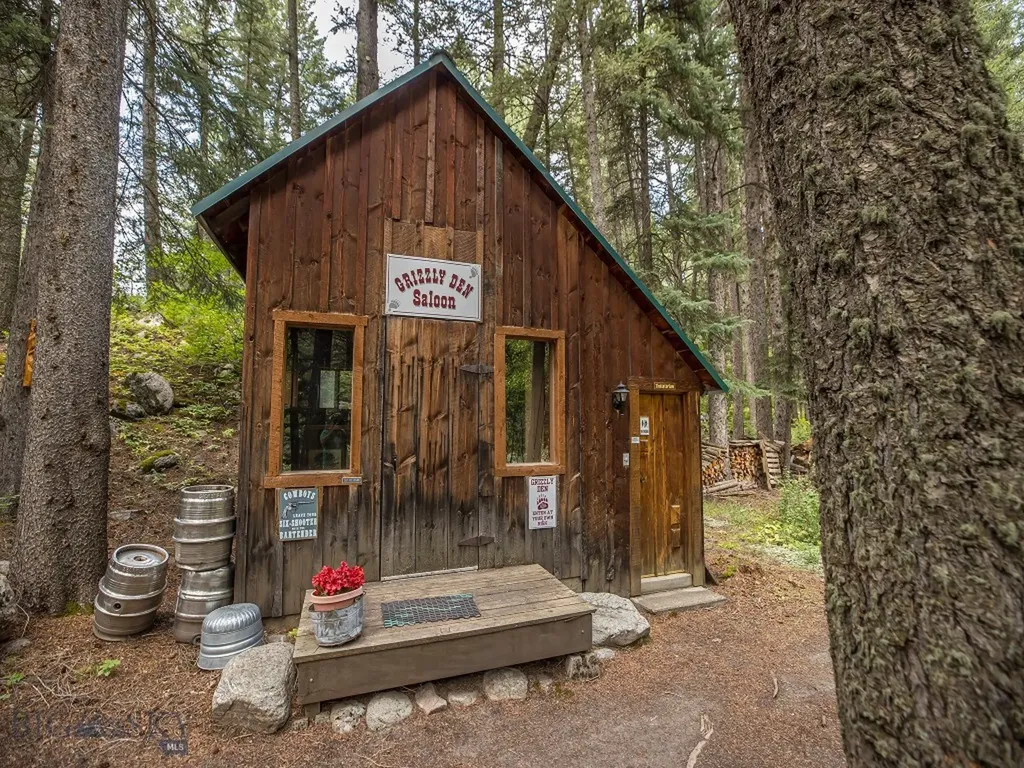 64370 Gallatin Road Gallatin Gateway MT 59730