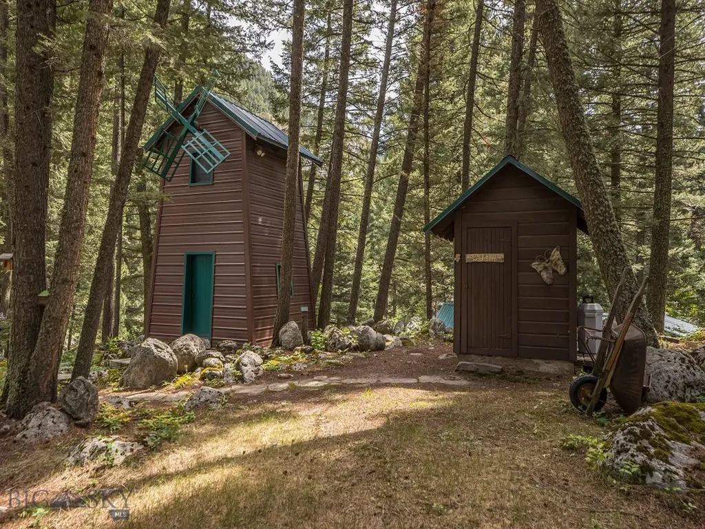 64370 Gallatin Road Gallatin Gateway MT 59730