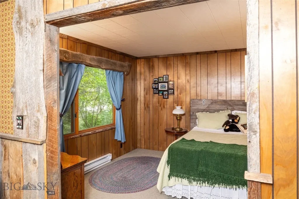 64370 Gallatin Road Gallatin Gateway MT 59730