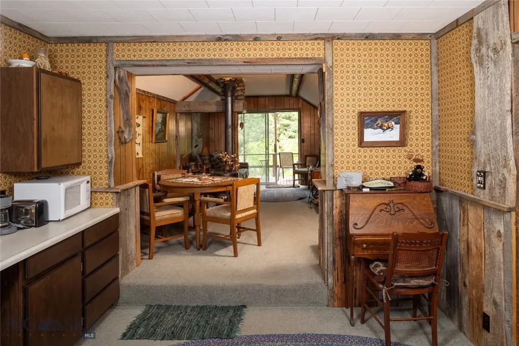 64370 Gallatin Road Gallatin Gateway MT 59730