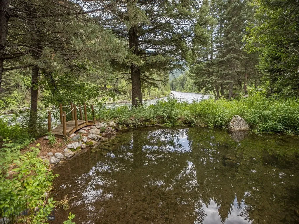 64370 Gallatin Road Gallatin Gateway MT 59730