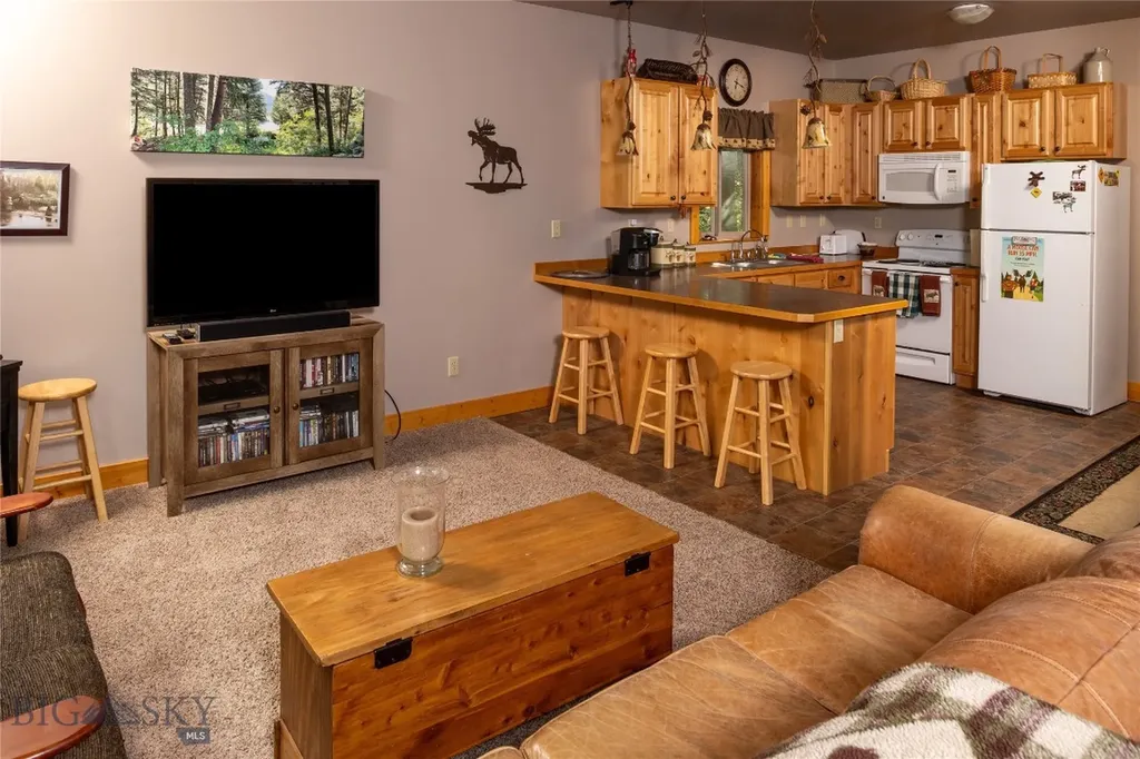 64370 Gallatin Road Gallatin Gateway MT 59730