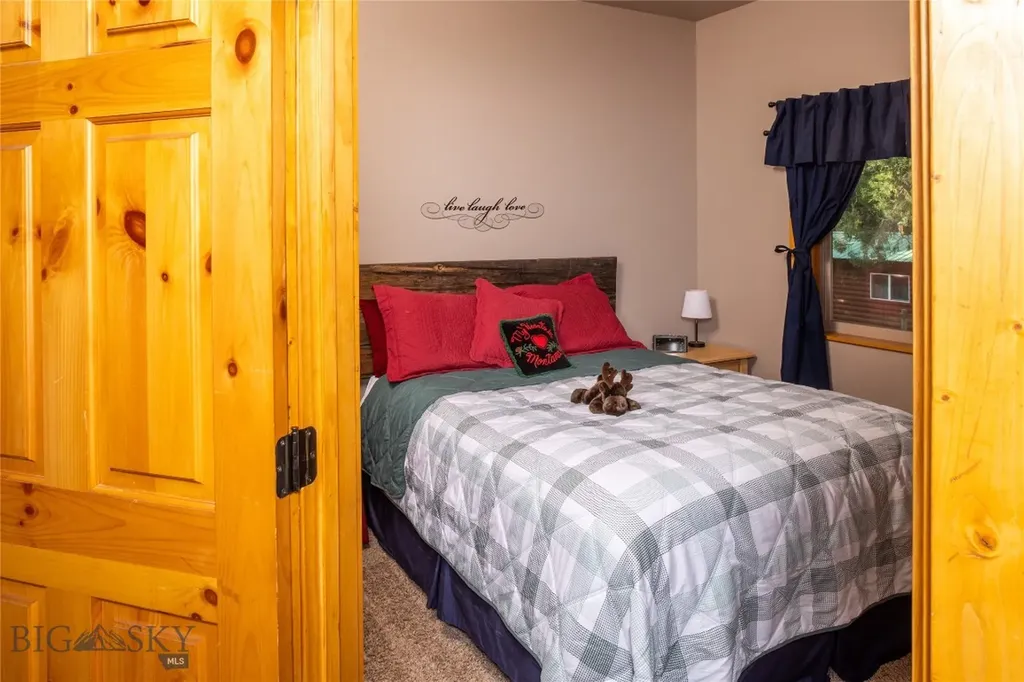 64370 Gallatin Road Gallatin Gateway MT 59730