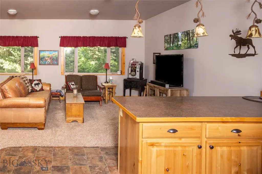 64370 Gallatin Road Gallatin Gateway MT 59730