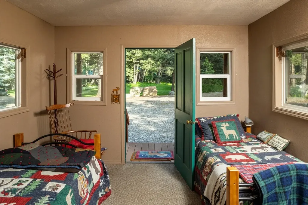 64370 Gallatin Road Gallatin Gateway MT 59730