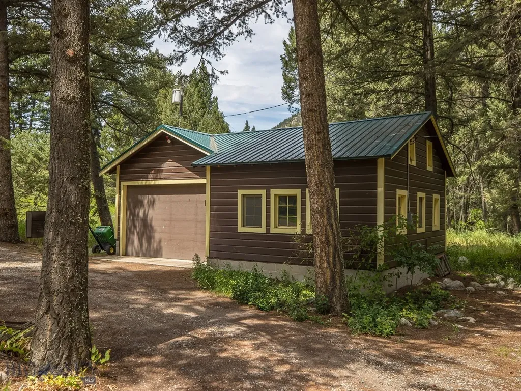 64370 Gallatin Road Gallatin Gateway MT 59730