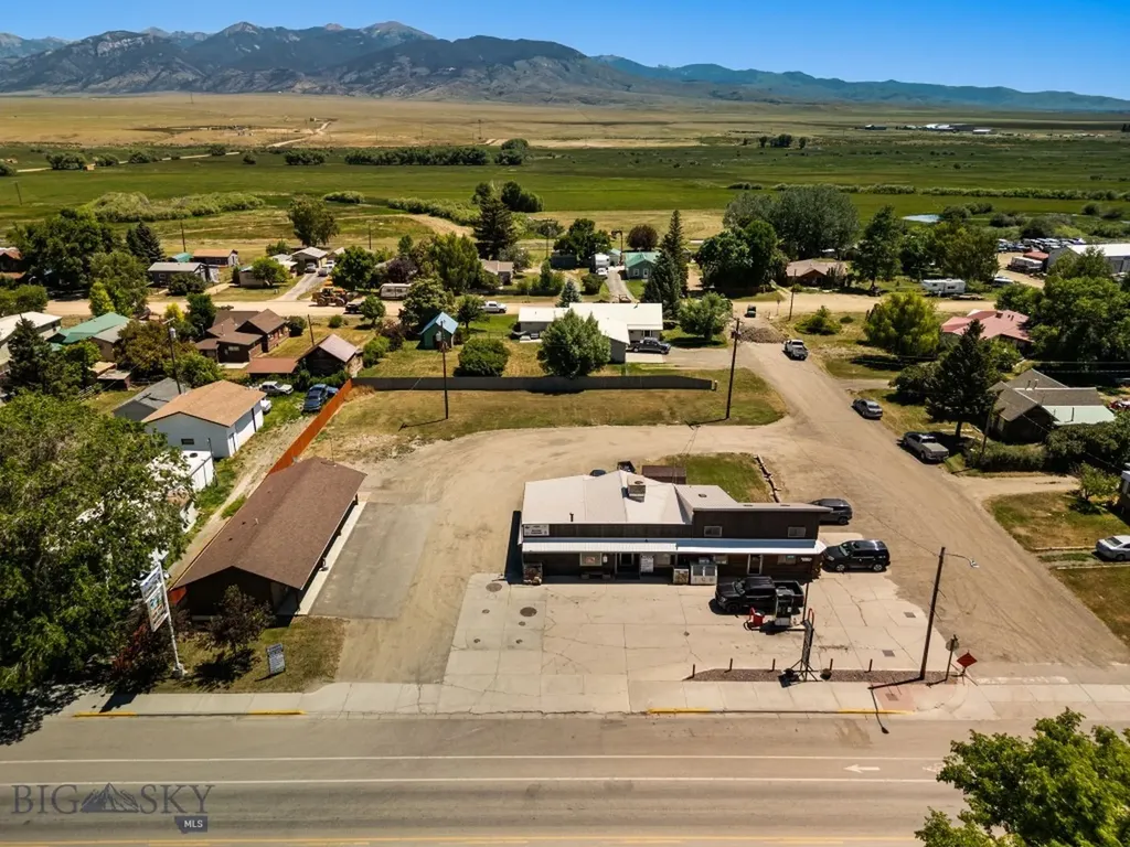 323 & 325 S Main Street Twin Bridges MT 59754