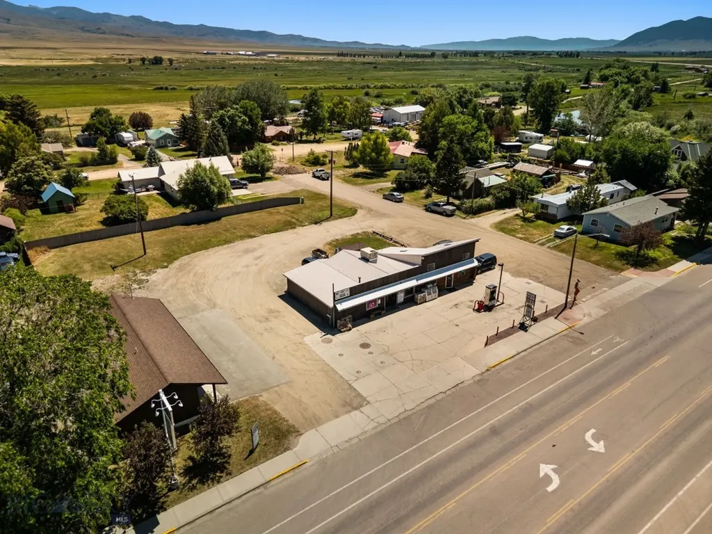 323 & 325 S Main Street Twin Bridges MT 59754