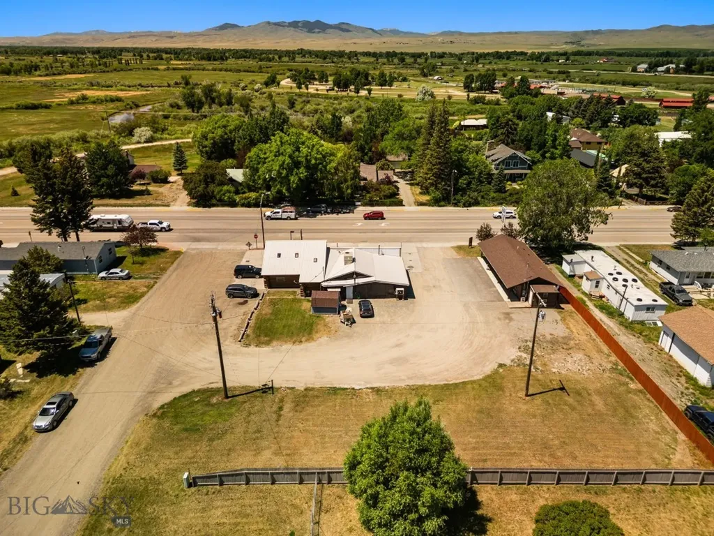 323 & 325 S Main Street Twin Bridges MT 59754