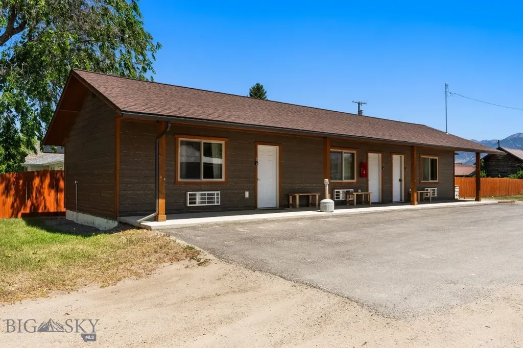 323 & 325 S Main Street Twin Bridges MT 59754