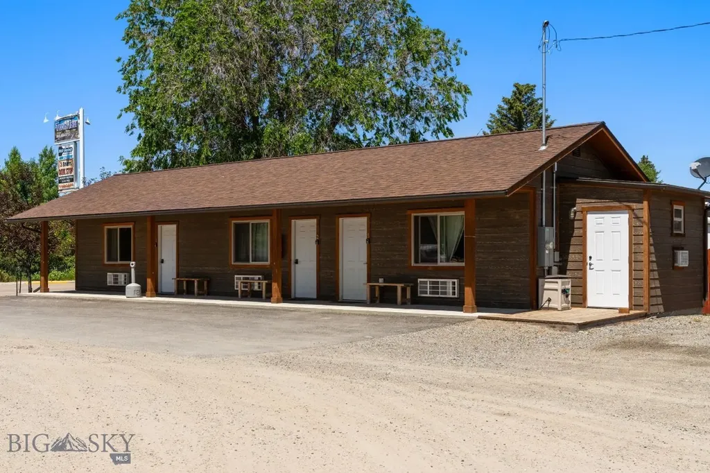 323 & 325 S Main Street Twin Bridges MT 59754