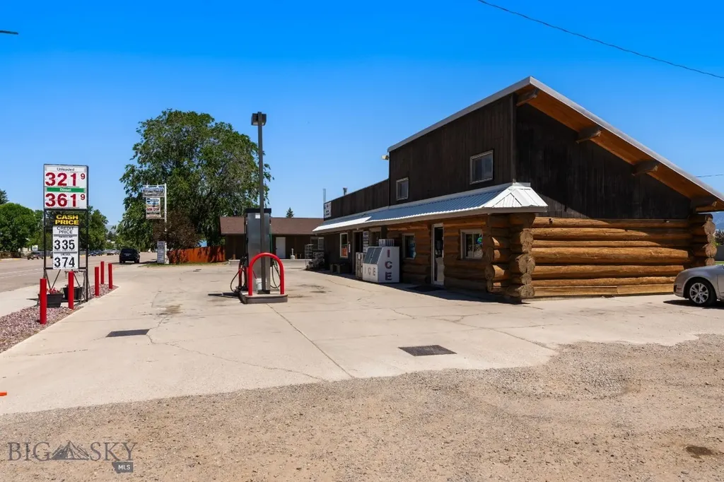 323 & 325 S Main Street Twin Bridges MT 59754