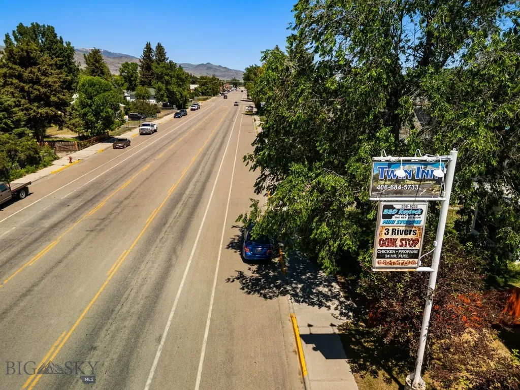 323 & 325 S Main Street Twin Bridges MT 59754