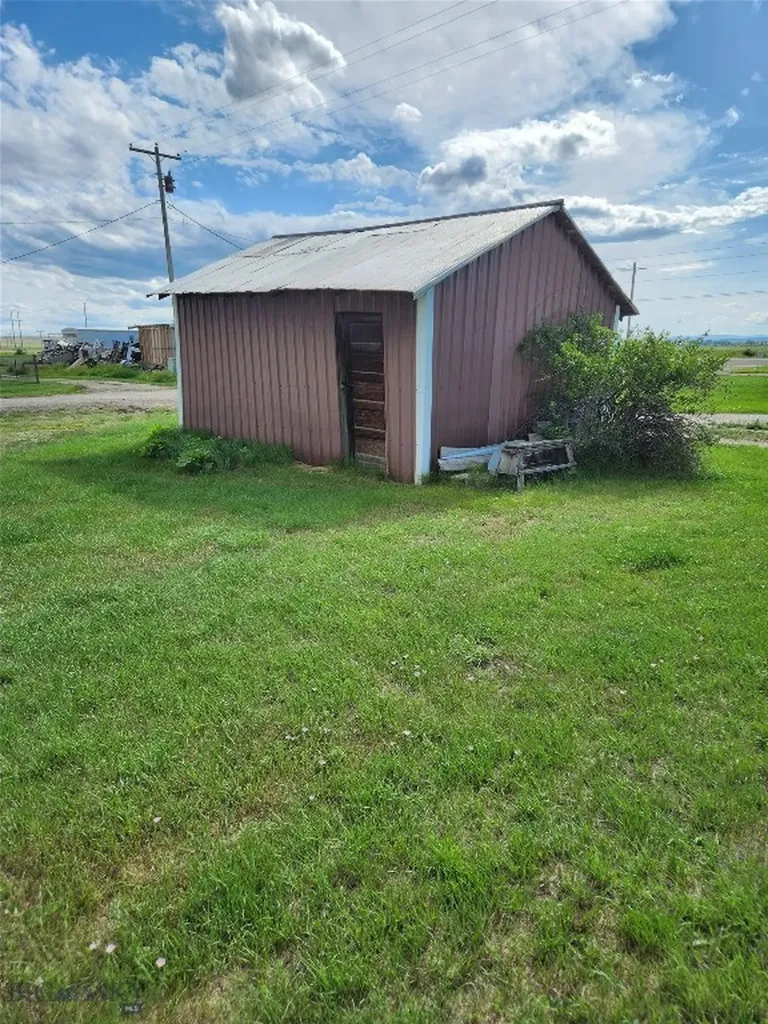313 S Teigen Avenue Winnett MT 59087