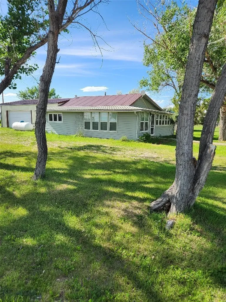 313 S Teigen Avenue Winnett MT 59087