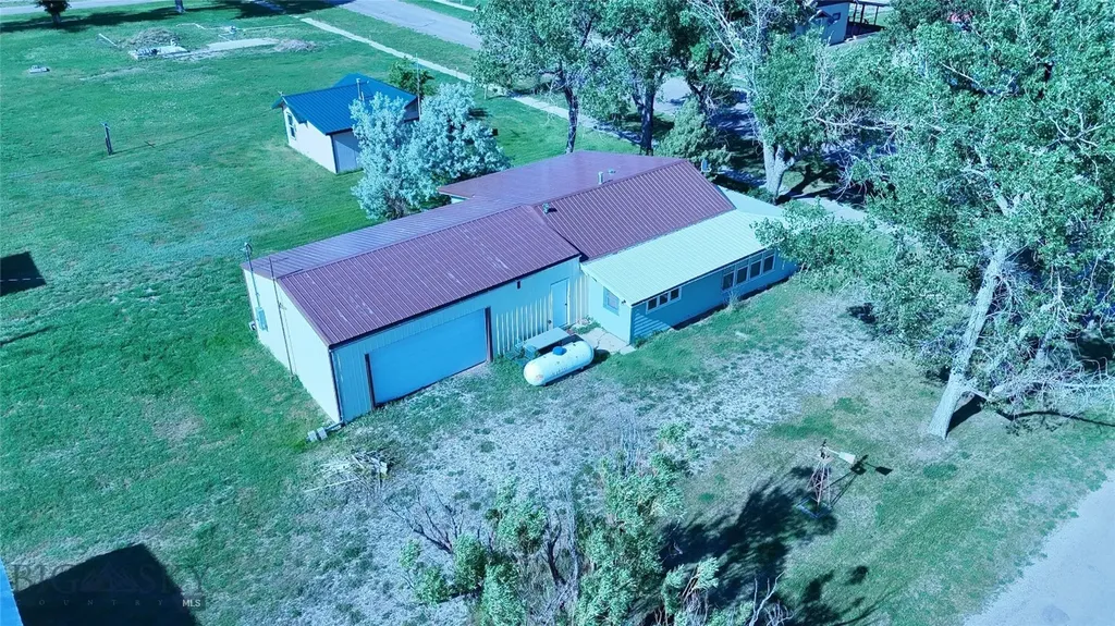 313 S Teigen Avenue Winnett MT 59087