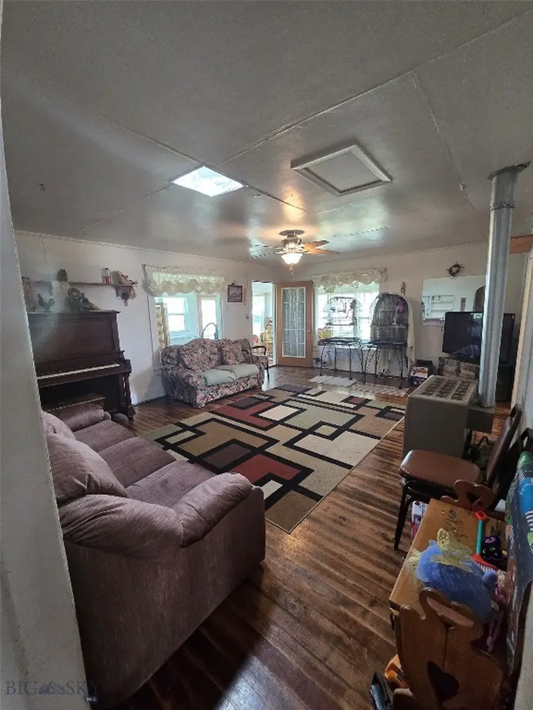 313 S Teigen Avenue Winnett MT 59087