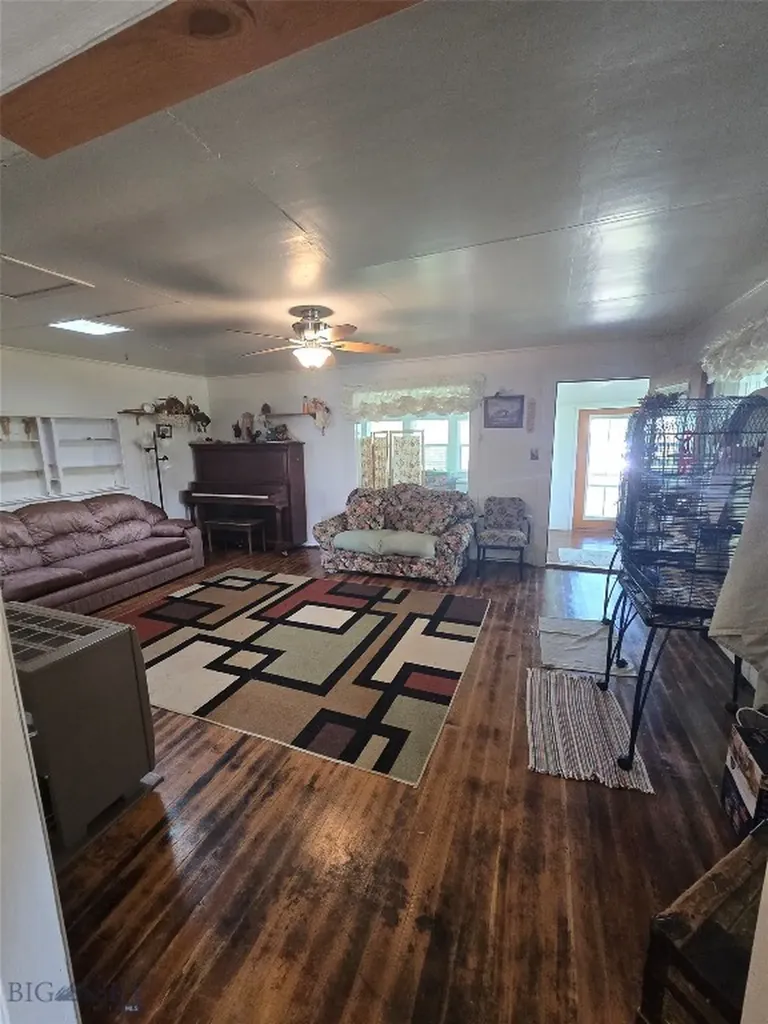 313 S Teigen Avenue Winnett MT 59087