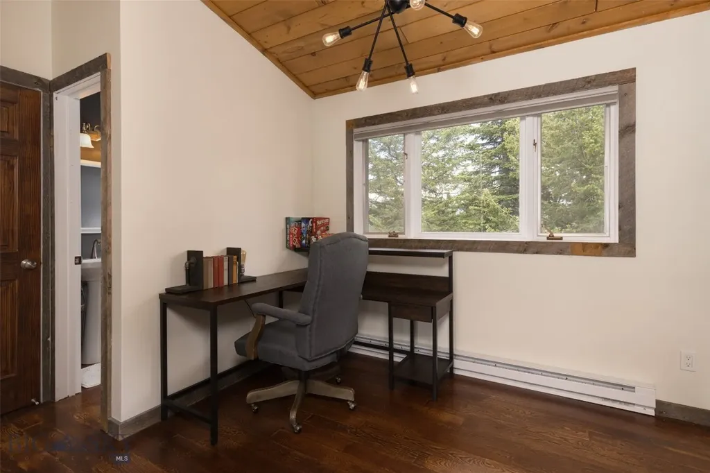 32 Rose Hip Circle Big Sky MT 59716