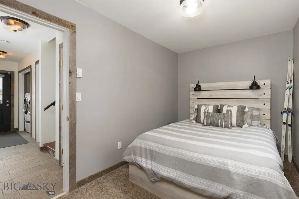 32 Rose Hip Circle Big Sky MT 59716