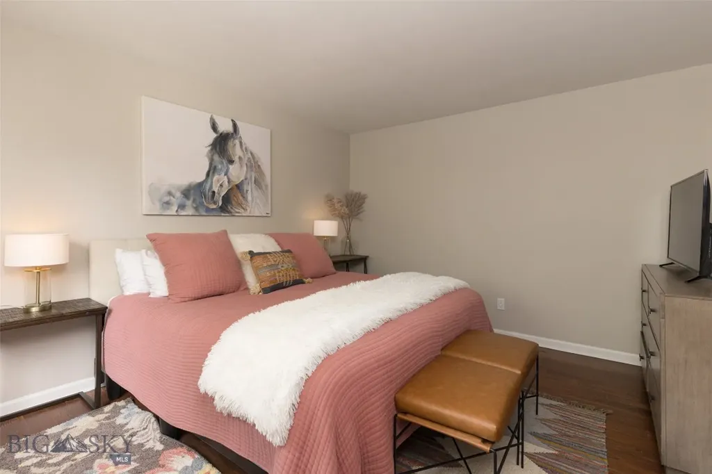 32 Rose Hip Circle Big Sky MT 59716