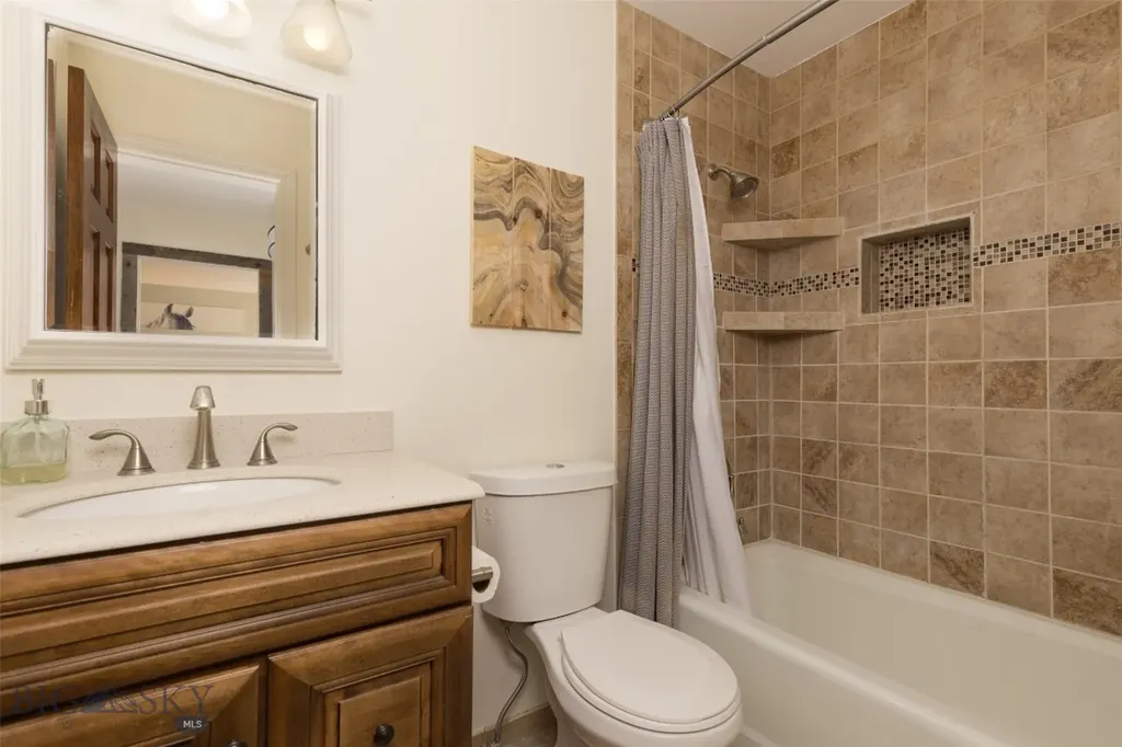 32 Rose Hip Circle Big Sky MT 59716