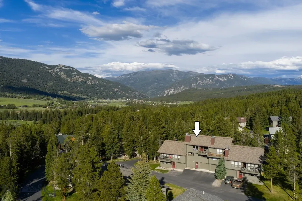 32 Rose Hip Circle Big Sky MT 59716