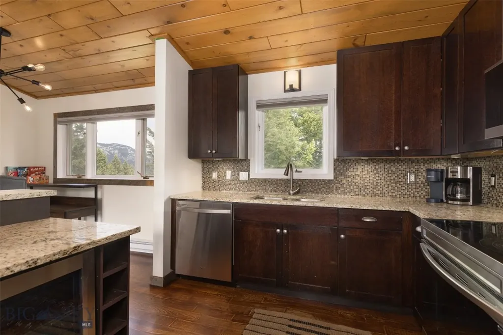 32 Rose Hip Circle Big Sky MT 59716